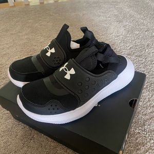 Brand new boys size 2 under armour velcro shoes.